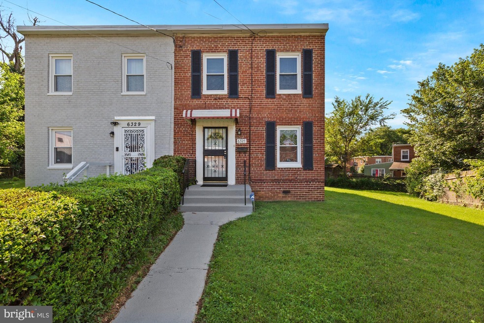 6327 Carrington Ct, Capitol Heights, MD 20743 - photo 1