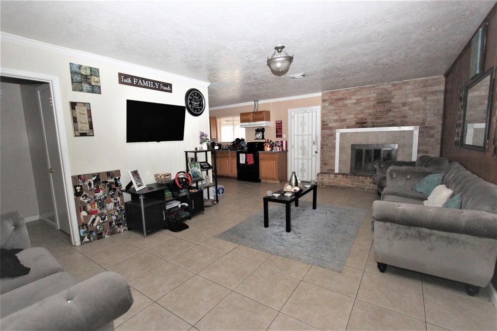 10826 Overlea Dr, Houston, TX 77089 - photo 1