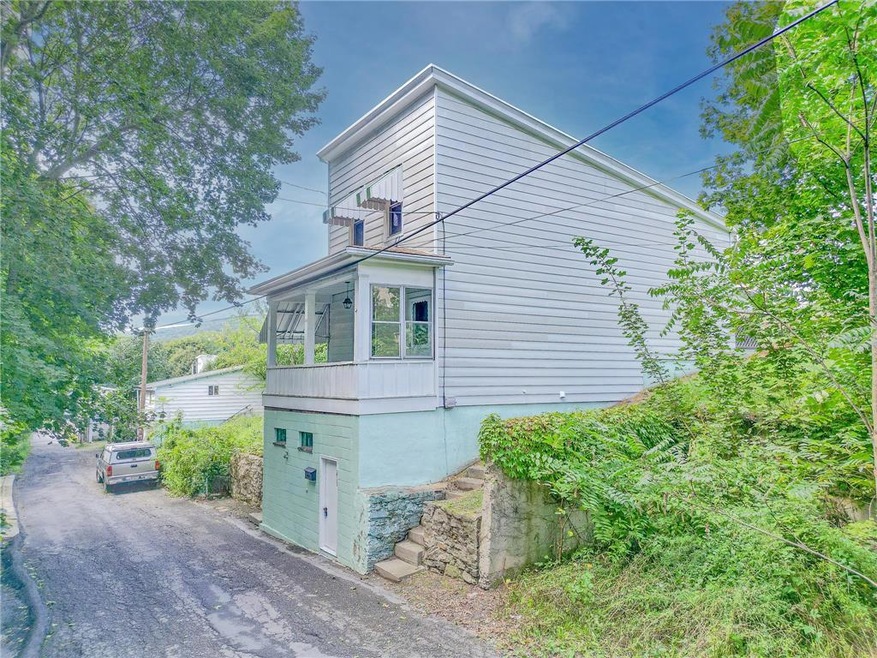 211 Franklin St, Tamaqua, PA 18252 - photo 1