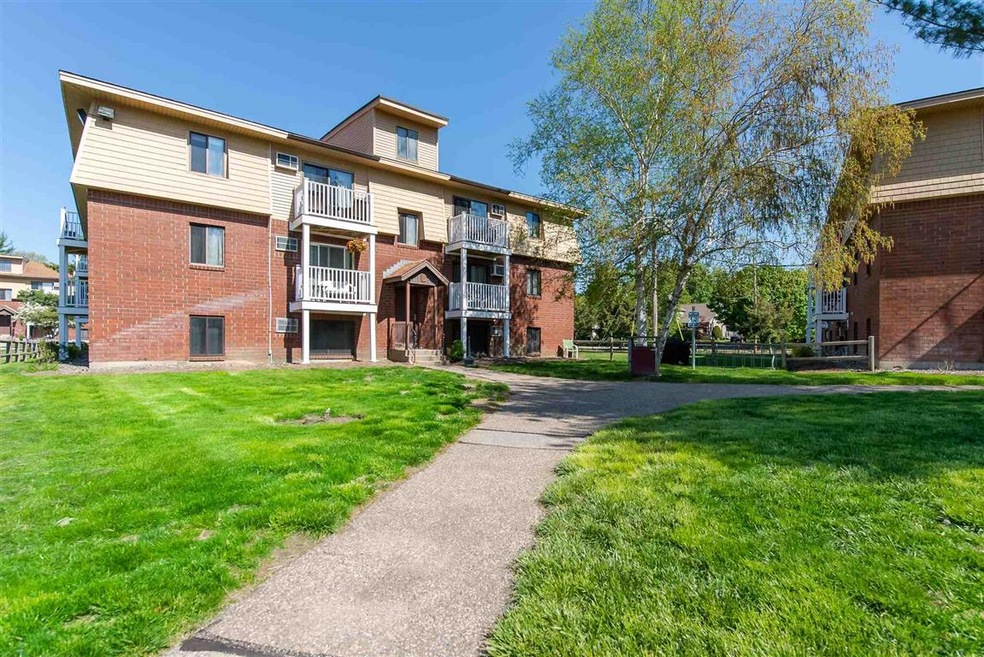 172 Lita Ln, Newmarket, NH 03857 - photo 1