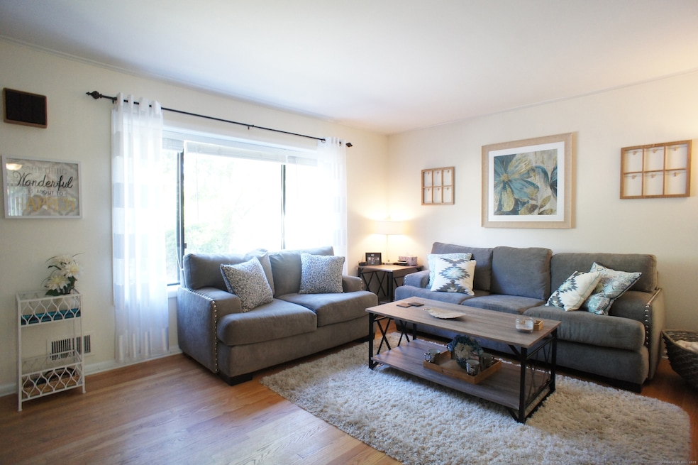 2 Hadik Pkwy unit 1H, Norwalk, CT 06854 - photo 1