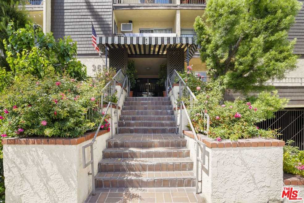 365 Burchett St unit 304, Glendale, CA 91203 - photo 1