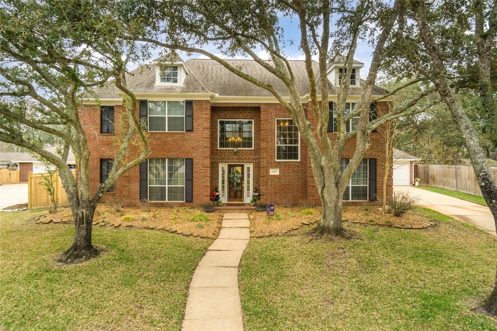 1801 Stonecreek Cir, Friendswood, TX 77546 - photo 1