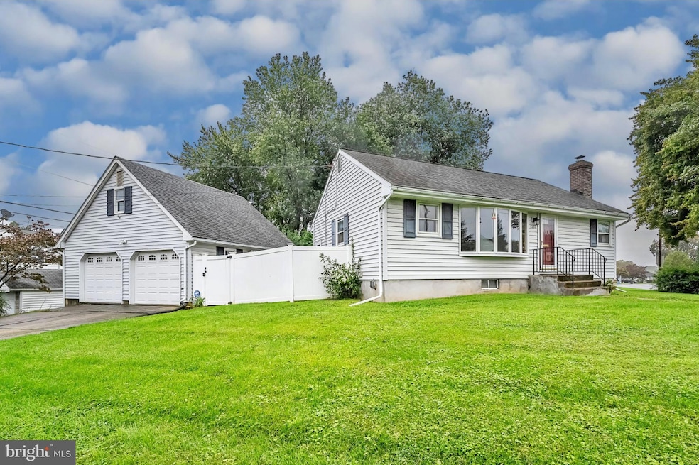 1503 Crestwood Rd, Bethlehem, PA 18018 - photo 1