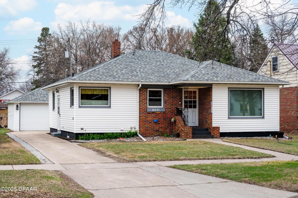 1. 2011 2nd Ave N - Exterior