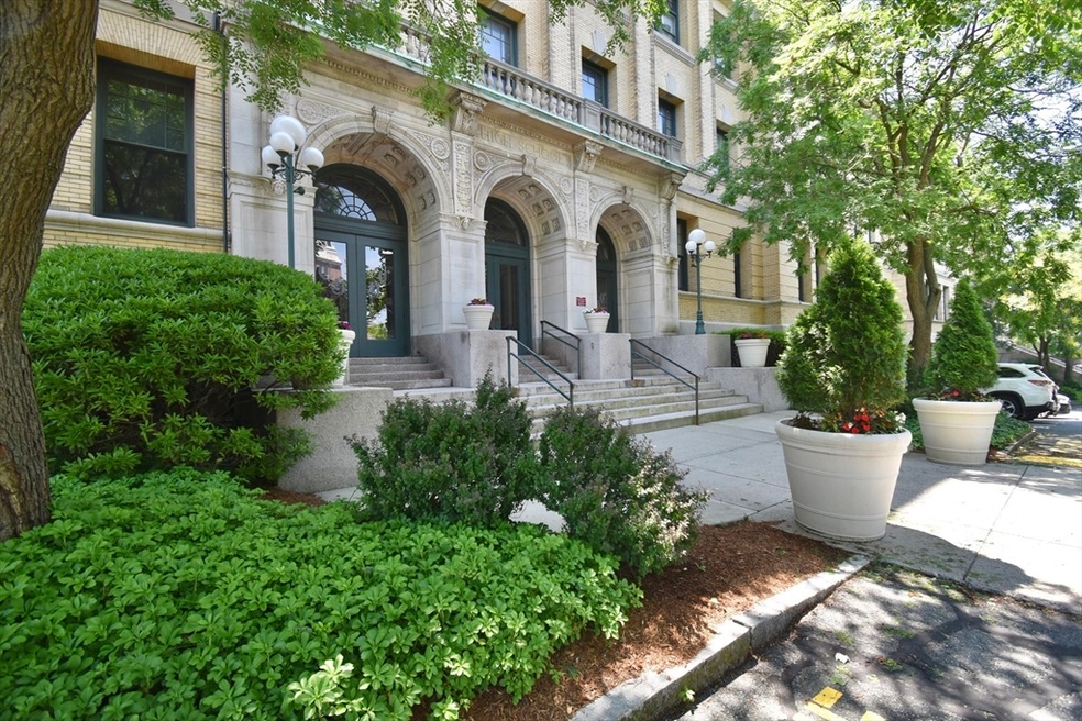 Classical High Condominiums unit 213, Springfield, MA 01103 - photo 1