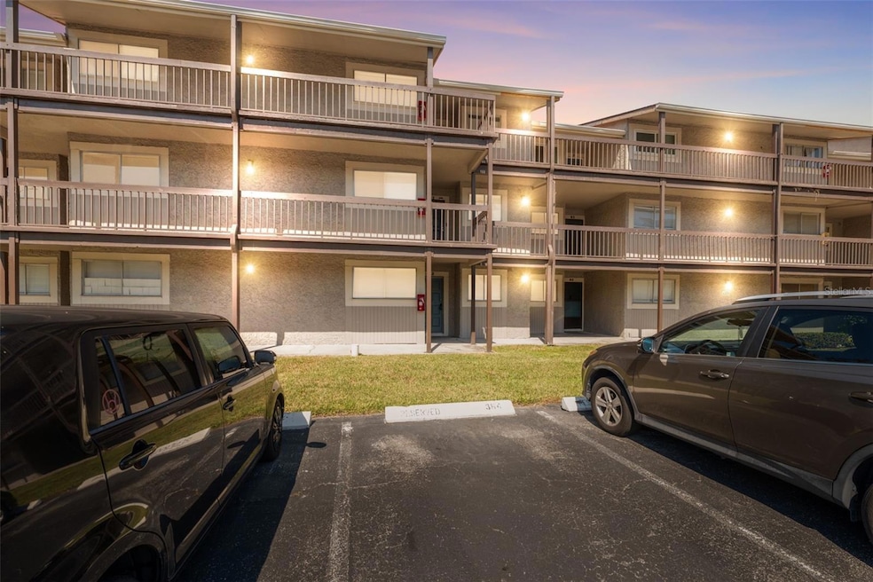 6308 Newtown Cir unit 8B2, Tampa, FL 33615 - photo 1