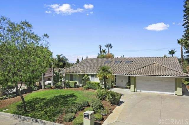Single story Sunny Hills Estates home.
