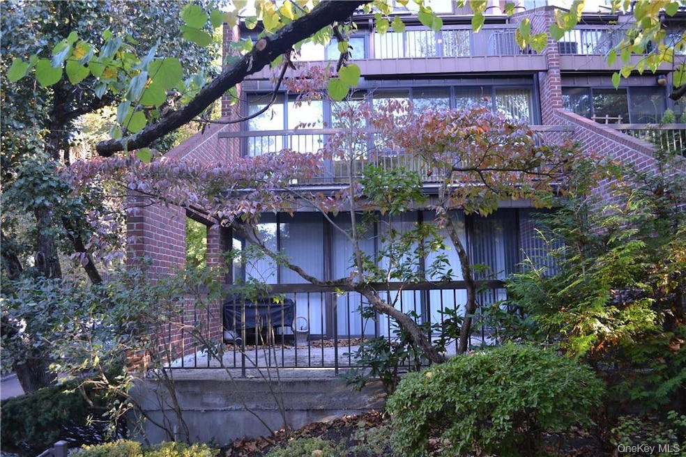 150 N Bedford Rd unit 2F, Chappaqua, NY 10514 - photo 1