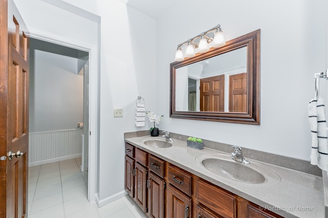 74 Venetian Way Cir, Wheaton, IL 60189 - photo 1