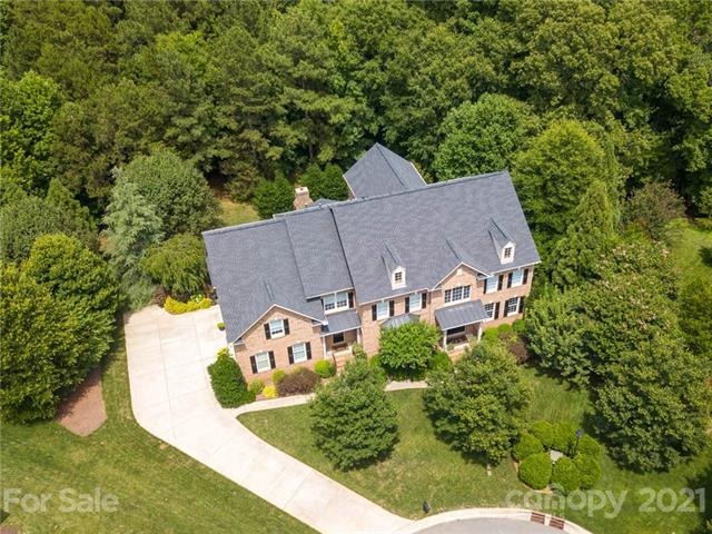 Front Areial View! Ideal Cul de sac Location, no t