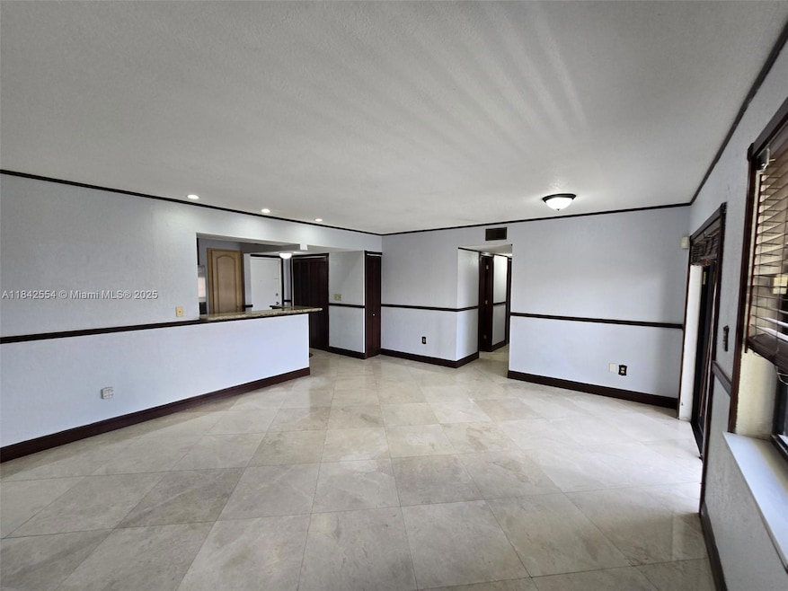 8425 NW 8th St unit 307, Miami, FL 33126 - photo 1