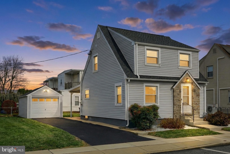 1562 Stanton St, York, PA 17404 - photo 1