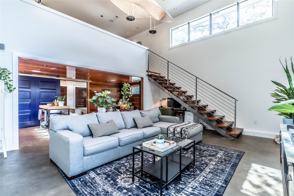 317 E 18th St, Houston, TX 77008 - photo 1