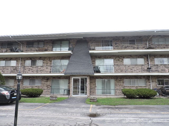 15325 Doctor Martin Luther King Junior Dr unit 4, Dolton, IL 60419 - photo 1