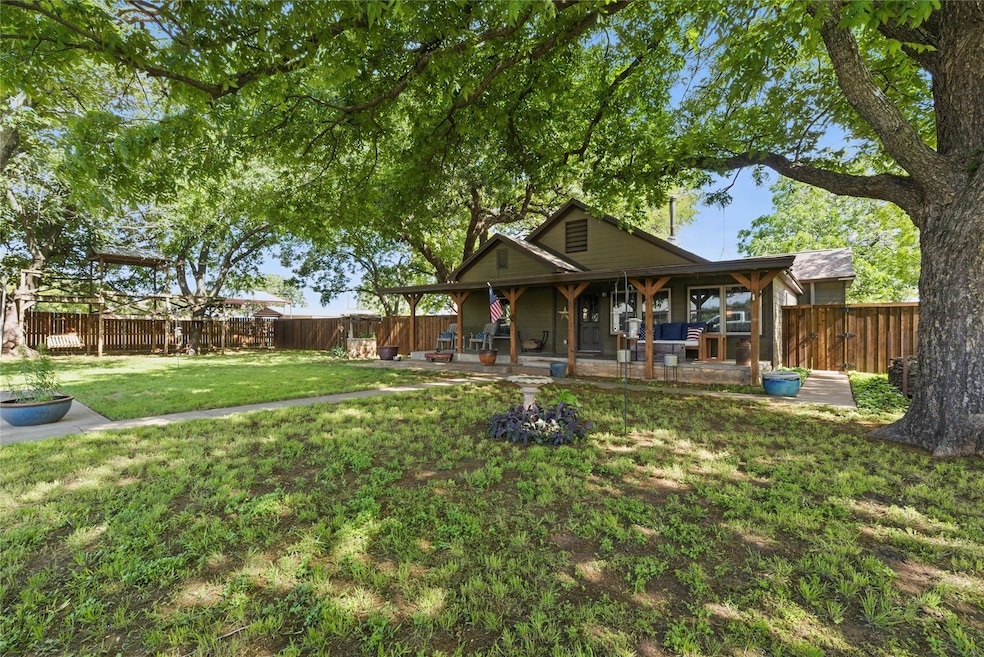 Pending $599,950 • Co-Listing Agent