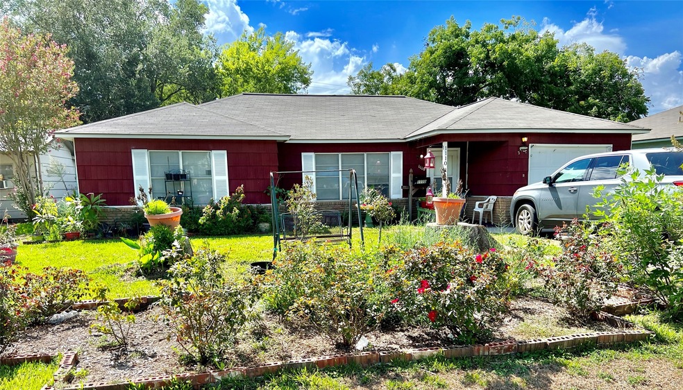 1110 Allen St, Rosenberg, TX 77471 - photo 1