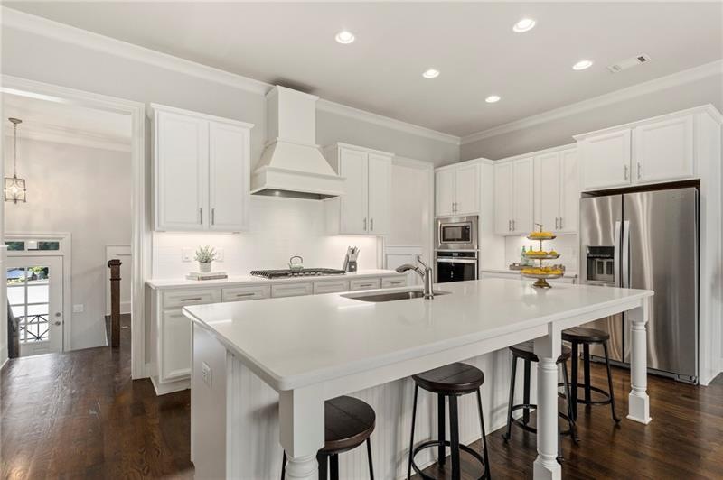 CHEF'S KITCHEN | QUARTZ COUNTERTOPS | CUSTOM VENTH