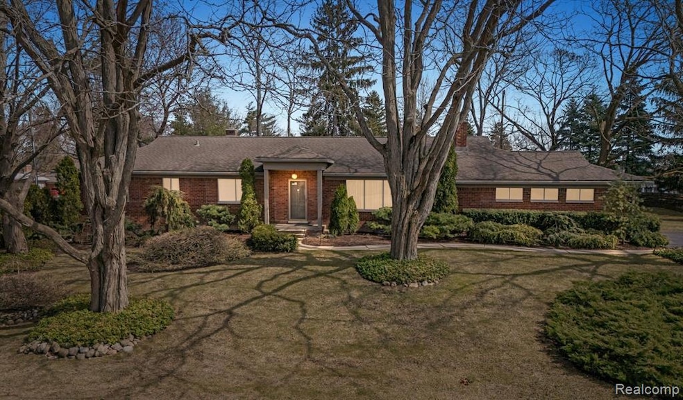 5889 Orchard Bend Rd, Bloomfield Hills, MI 48301 - photo 1