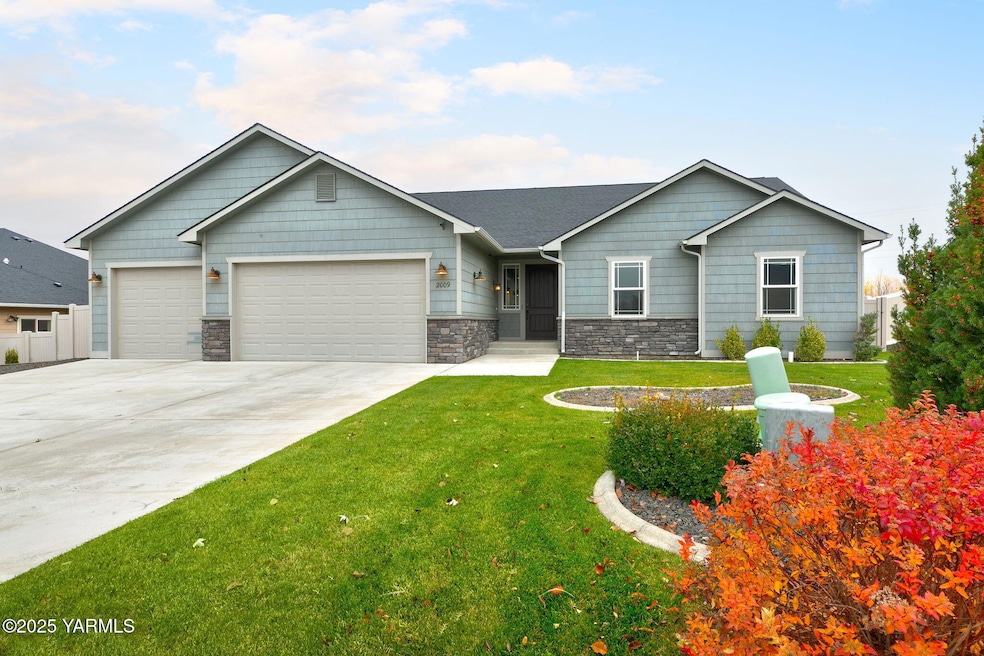 2009 S 73rd Ave, Yakima, WA 98903 - photo 1