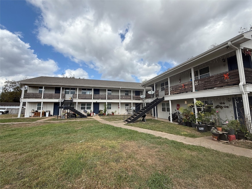 200 Hill St unit 7, Sealy, TX 77474 - photo 1