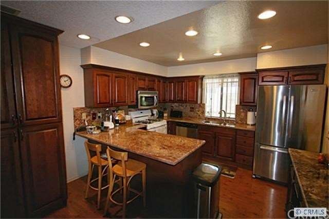 Gorgeous gourmet kitchen