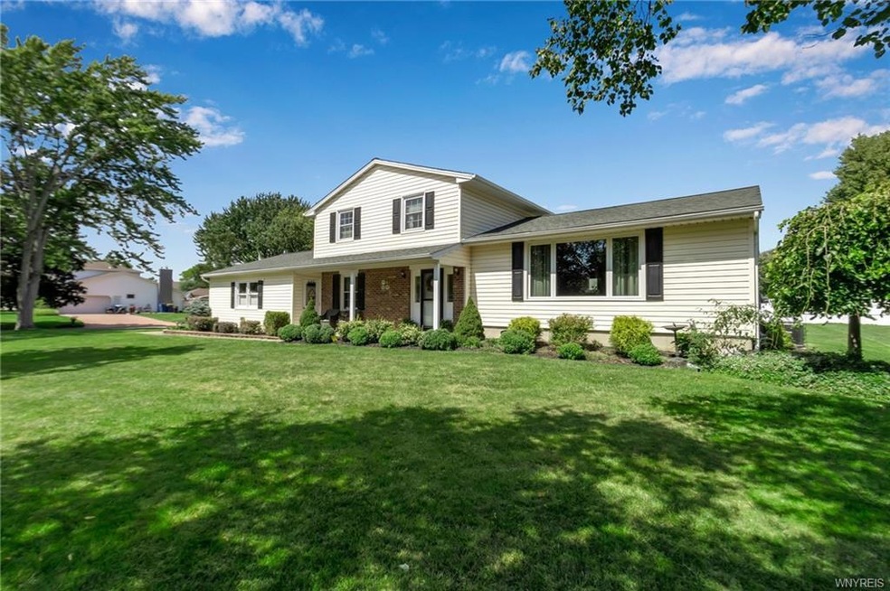 47 Mcintosh Dr, Lockport, NY 14094