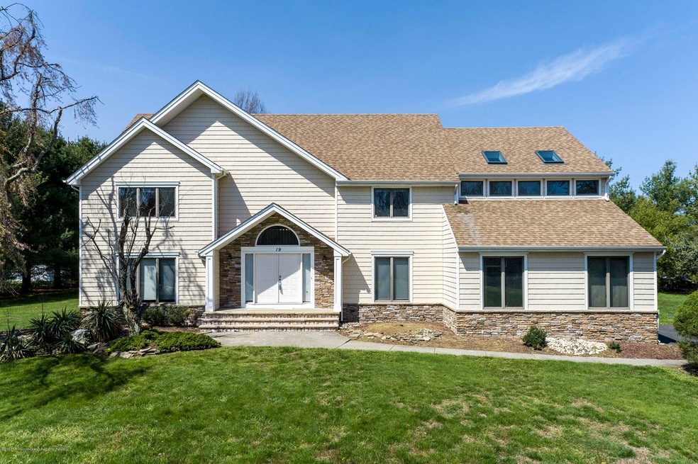 19 Riverside Ln, Holmdel, NJ 07733 - photo 1