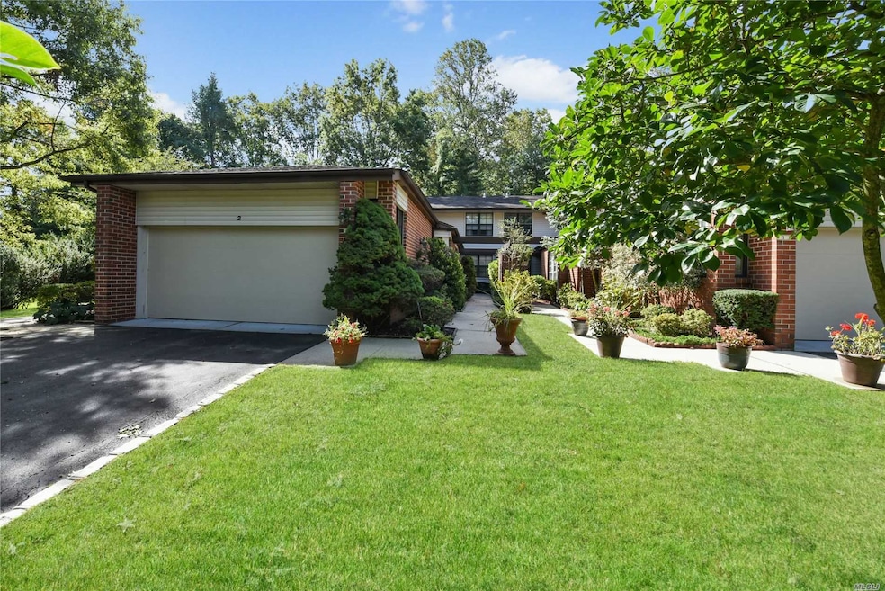 2 Aerie Ct, Manhasset, NY 11030 - photo 1