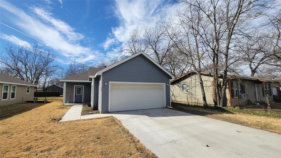897 Chase Ave, Cleburne, TX 76031 - photo 1