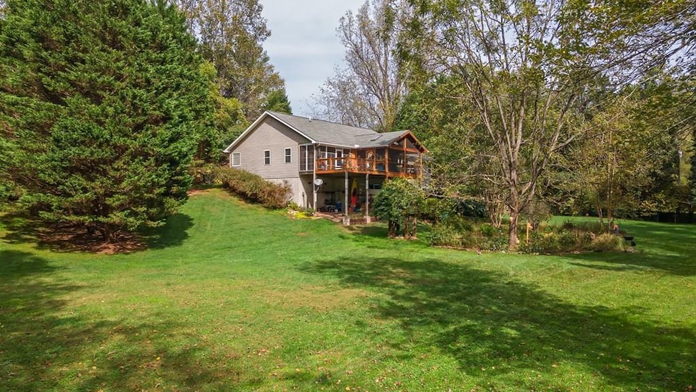 123 Doster Dr, Franklin, NC 28734 - photo 1