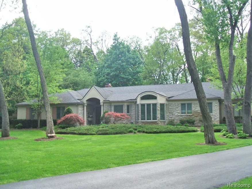 30845 Oakleaf Ln, Franklin, MI 48025 - photo 1