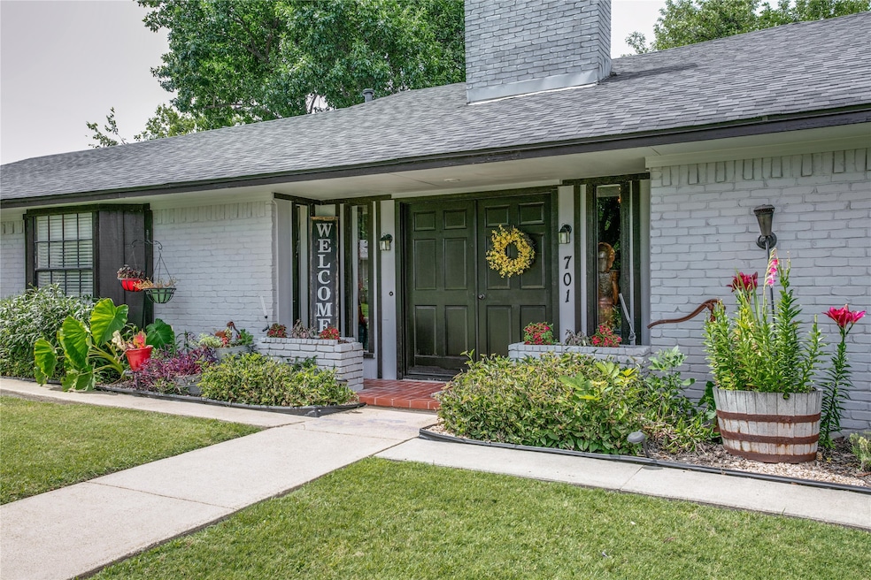 Great landscaping for your entrance!