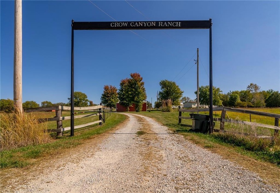 17076 S Shawnee Heights Rd, Overbrook, KS 66524 - photo 1