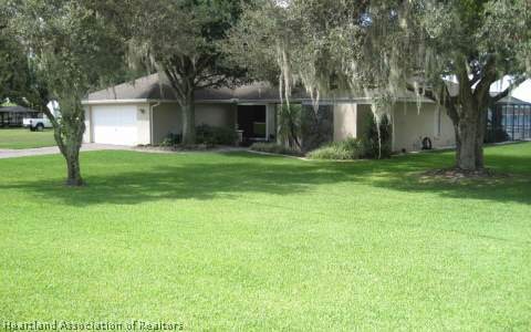 932 Lake Dr E, Lake Placid, FL 33852 - photo 1