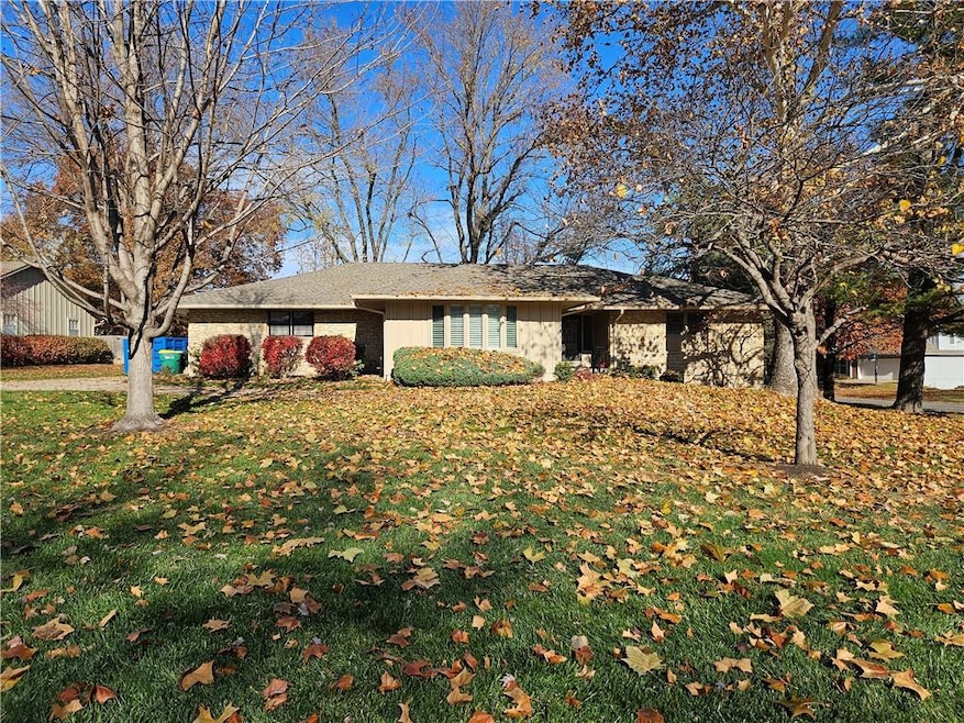 10061 W Hardy Dr, Overland Park, KS 66212 - photo 1