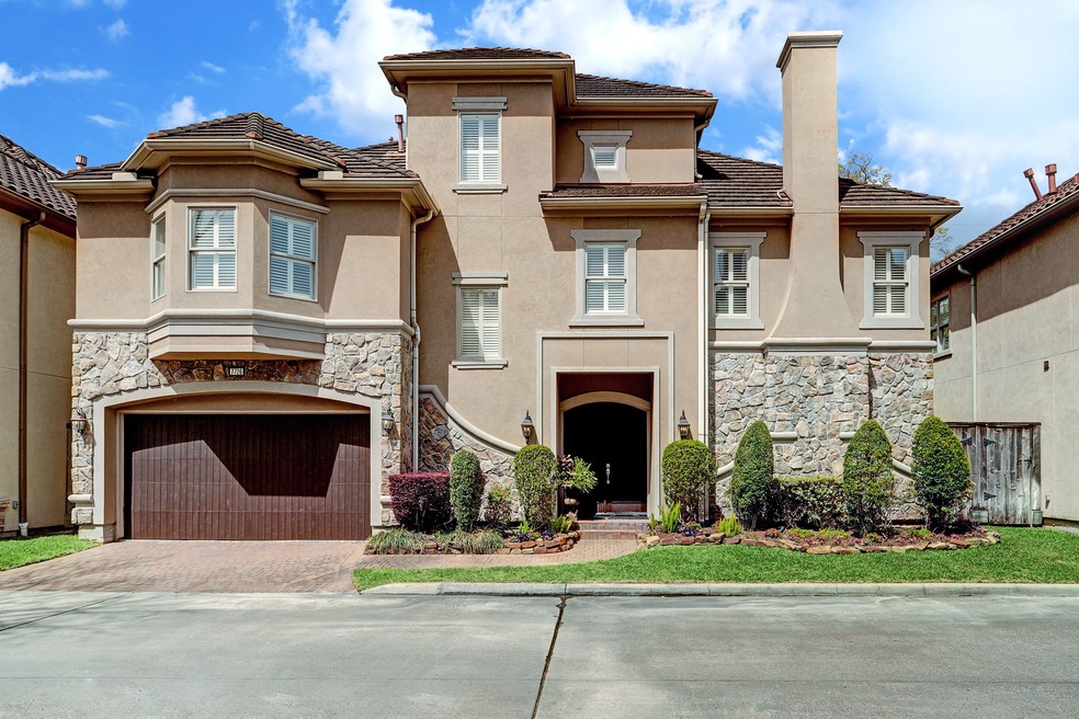 7726 N Hunters Creekway Dr, Houston, TX 77055 - photo 1