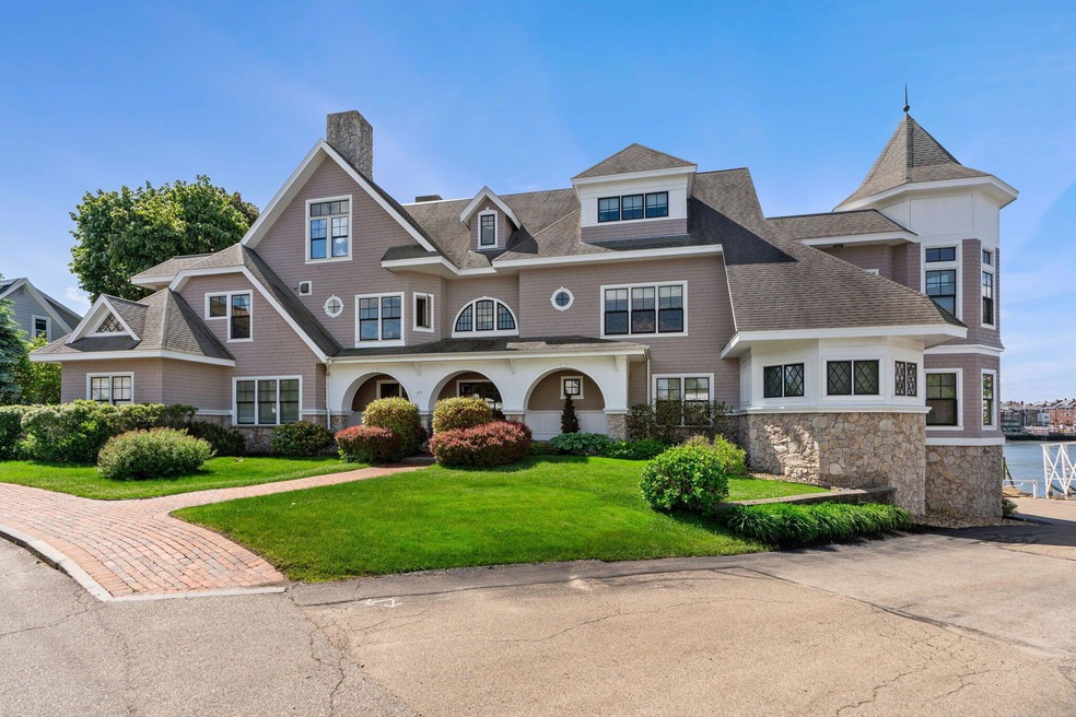 27 Badgers Island W unit 4, Kittery, ME 03904 - photo 1