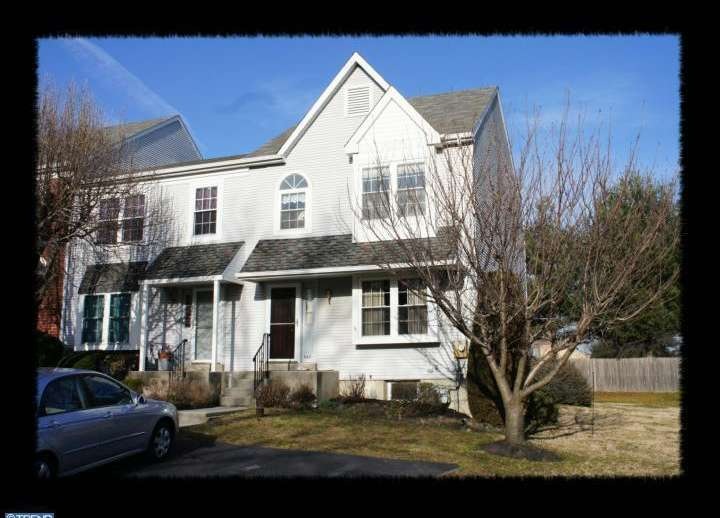 648 Kenney Ln, Brookhaven, PA 19015 - photo 1