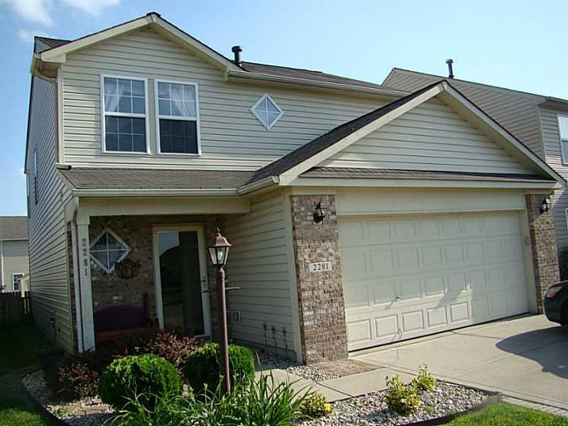 2281 Meadow Bend Dr, Columbus, IN 47201 - photo 1