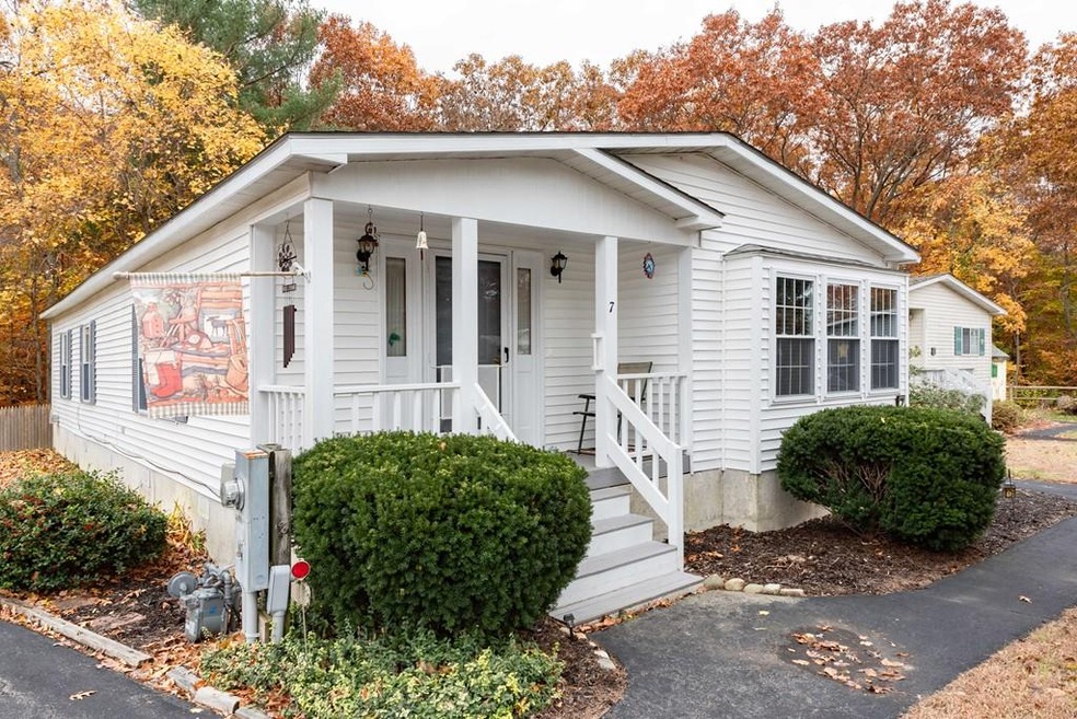 7 Juniper Cir, Rockland, MA 02370 - photo 1