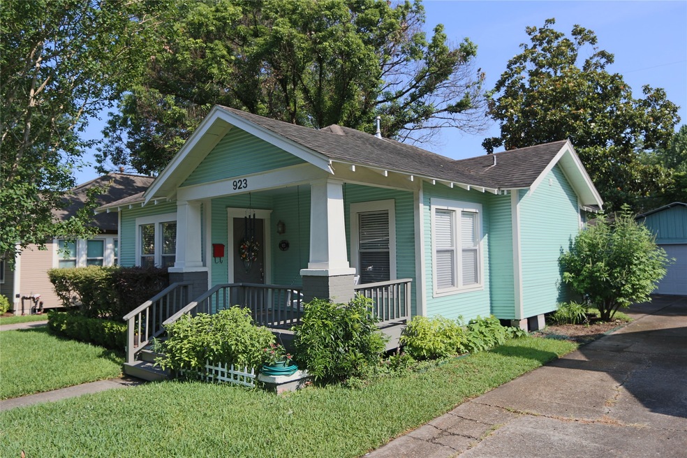 923 Pizer St, Houston, TX 77009 - photo 1