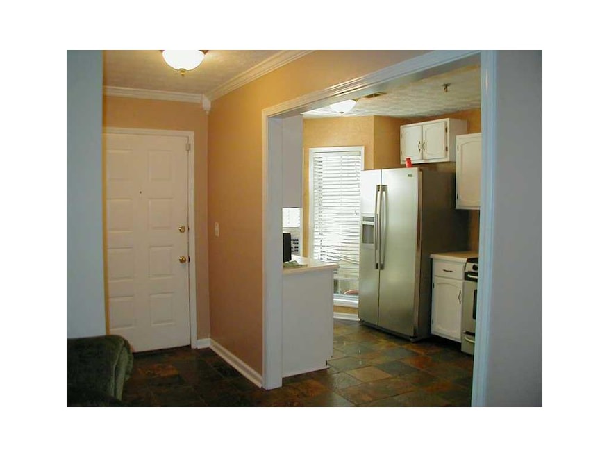 Exterior Front. Well maintained and updated condo 