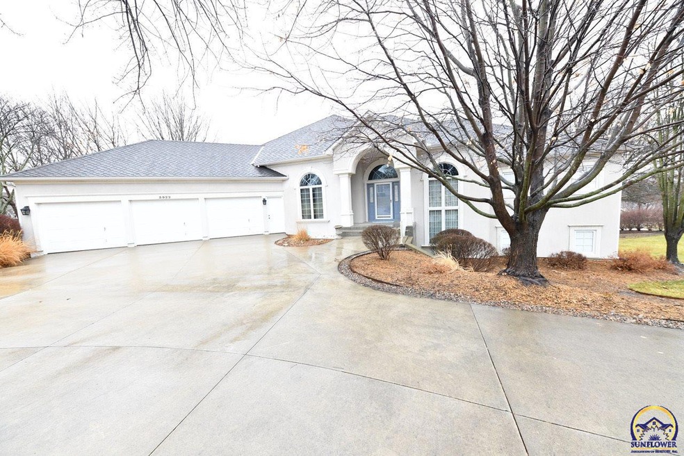 3922 SW Clarion Park Dr, Topeka, KS 66610 - photo 1
