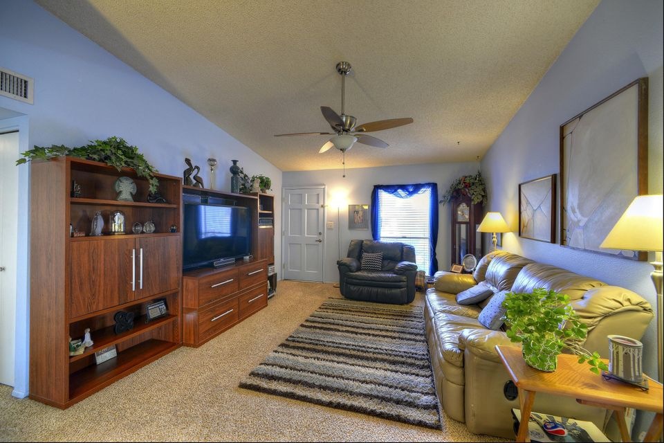 002_Living Room