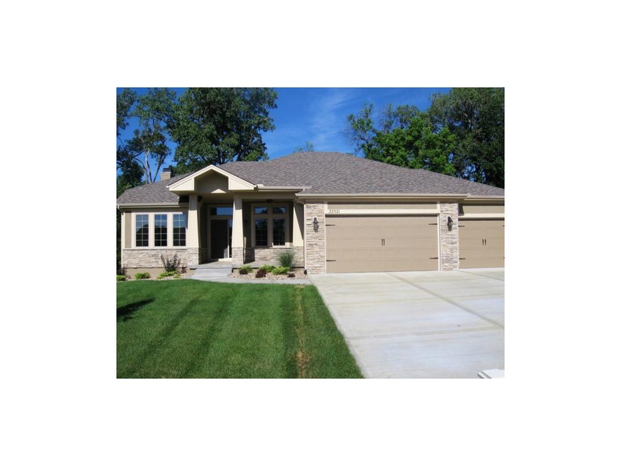 22621 S Roosevelt St, Spring Hill, KS 66083 - photo 1