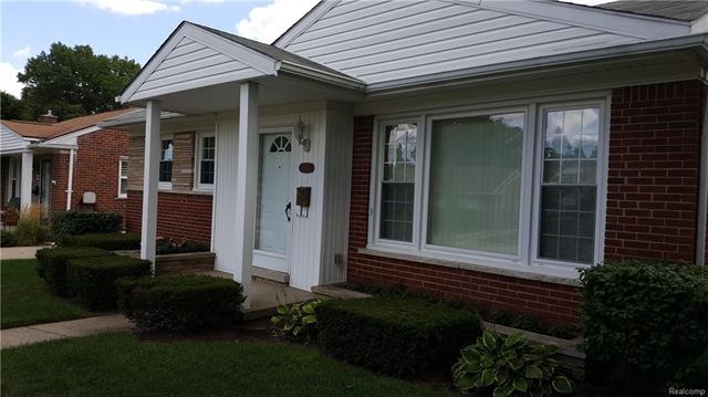 Beautiful home Well maintained with newer sprinkle
