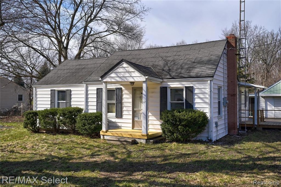 1147 Harding Drive 02.jpg
