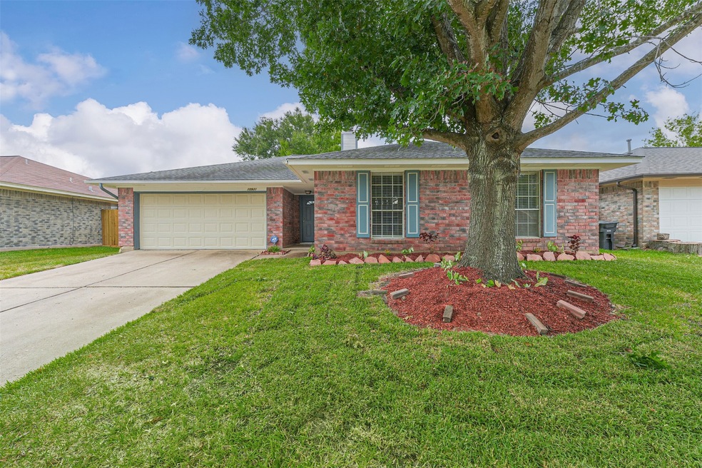 10931 Covered Bridge St, Houston, TX 77075 - photo 1