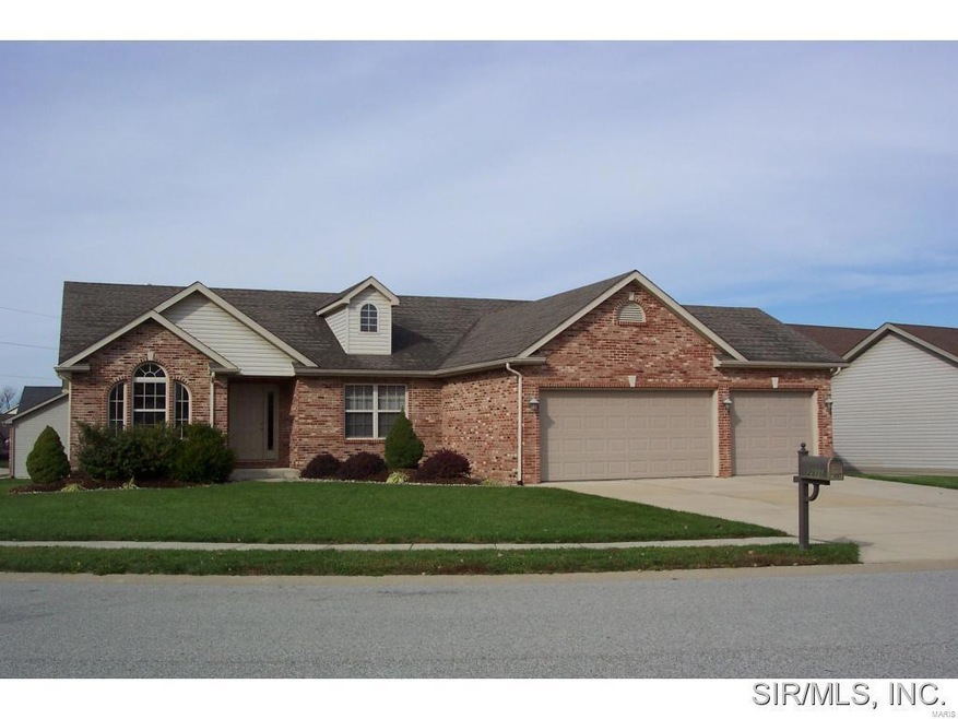 2519 Liberty Dr, Maryville, IL 62062 - photo 1